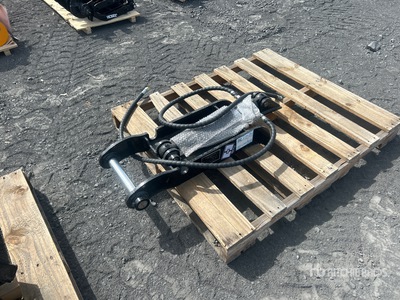 2025 GIYI GY-XJ3T 30 in Hydraulic Excavator Thumb - Fits Cat 3 ton (Unused)