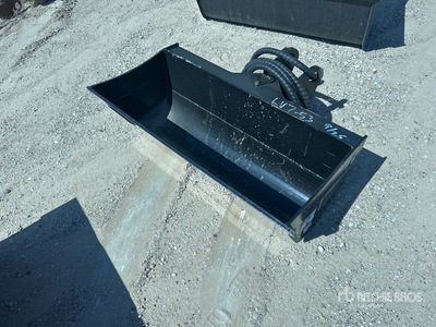 2025 GIYI D3T 32 in Hydraulic Tilting Excavator Bucket (Unused)
