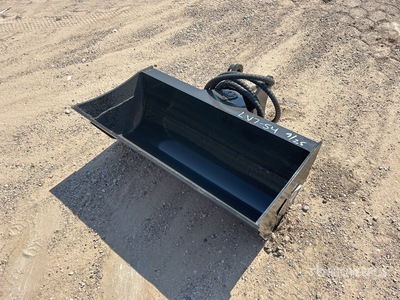 2025 GIYI D3T 32 in Hydraulic Tilting Excavator Bucket (Unused)