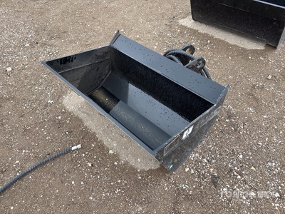 2025 GIYI GY-D5T 36 in Tilting Excavator Bucket - Fits Cat (Unused)