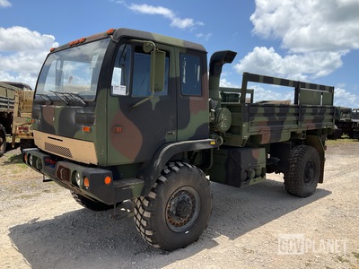 2001 BAE Systems M1078A1 LMTV 4x4 Cargo Truck