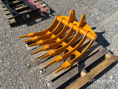 2025 GIYI 32 in Excavator Rake - Fits Cat 305 (Unused)