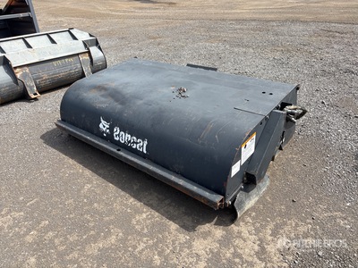 2010 Bobcat 72 in Sweeper Attachment