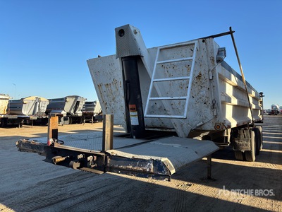 2011 Load Line 30 ft Tri/A End Dump Trailer