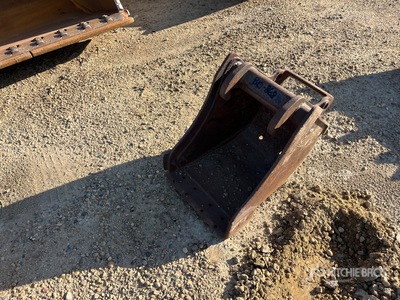 16 in Q/C Cleanup Excavator Bucket