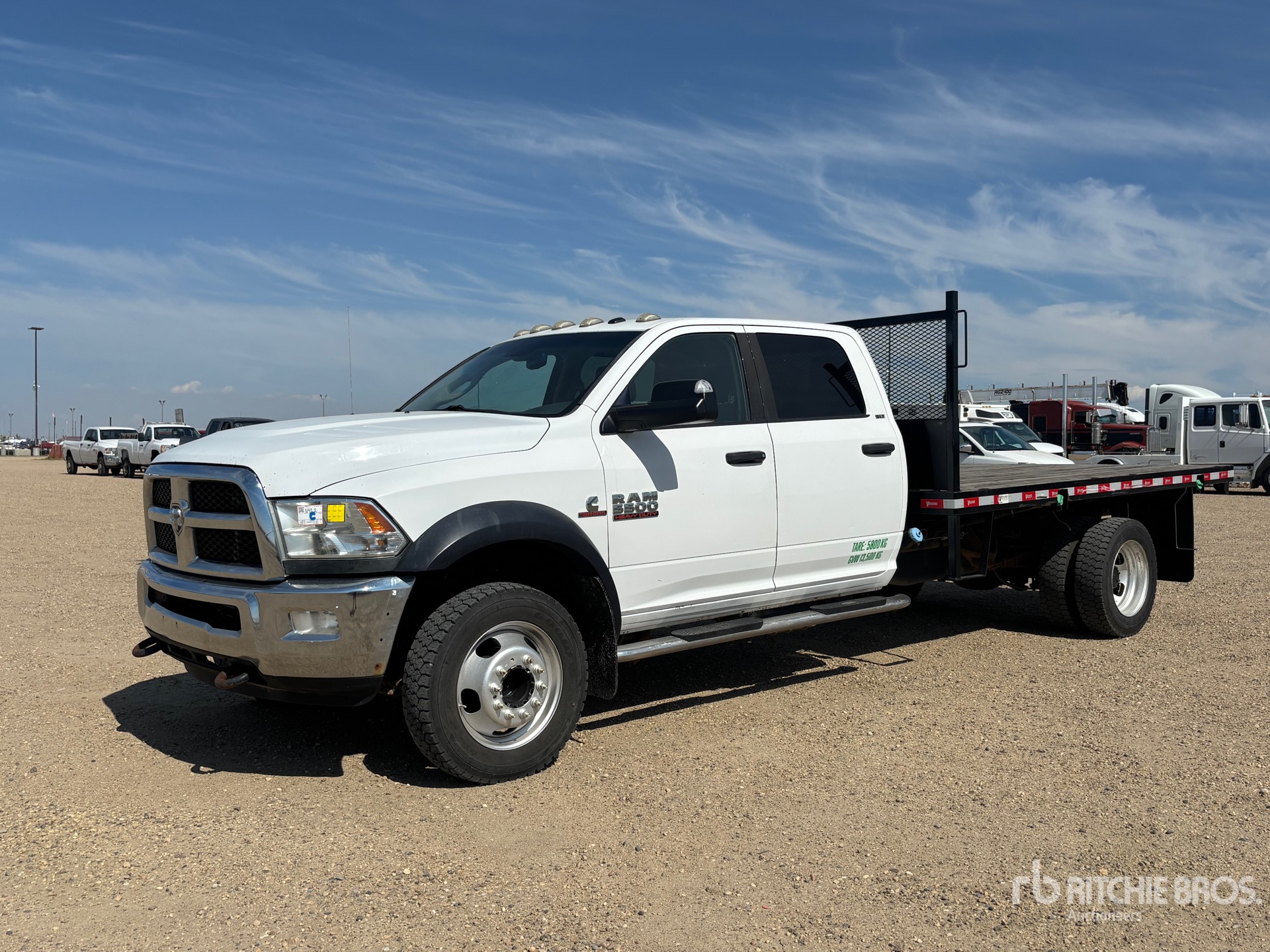 2015 Ram 5500 4x4 Crew Cab Camión Caja Abierta