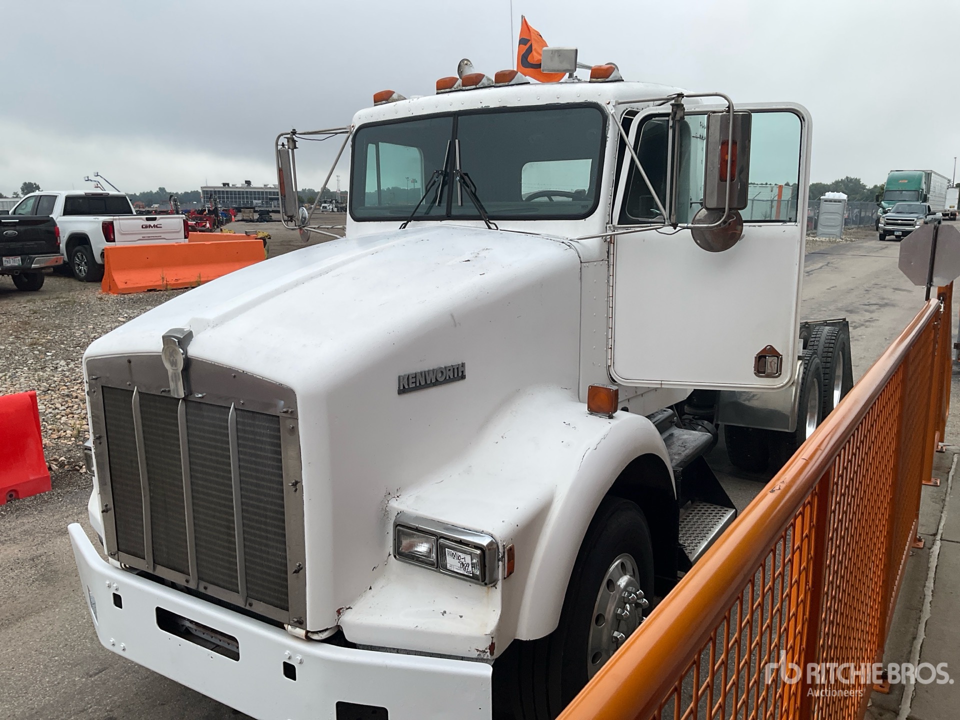 1990 Kenworth T800 T/A Day Cab Truck Tractor
