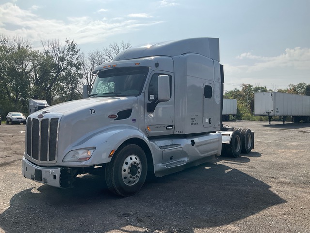 2019 Peterbilt 579 6x4 T/A Sleeper Truck Tractor 2019 Peterbilt 579 6x4 T/A Sleeper Truck Tractor