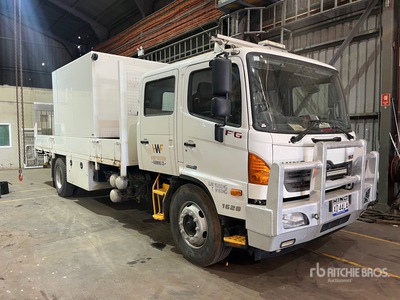 2017 Hino FG 4x2 Crew Cab Ciężarówka serwisowa