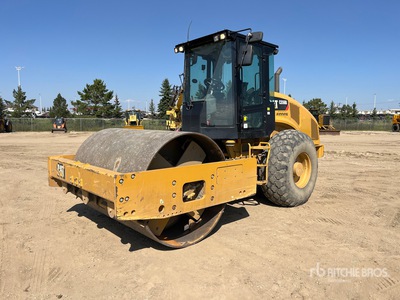 2013 Cat CS56B Compacteur à tambour lisse