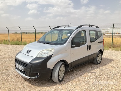 2011 Peugeot Bipper فان نقل ركاب