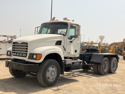 2008 Mack CV713 Cabeza Tractora Cabina Corta
