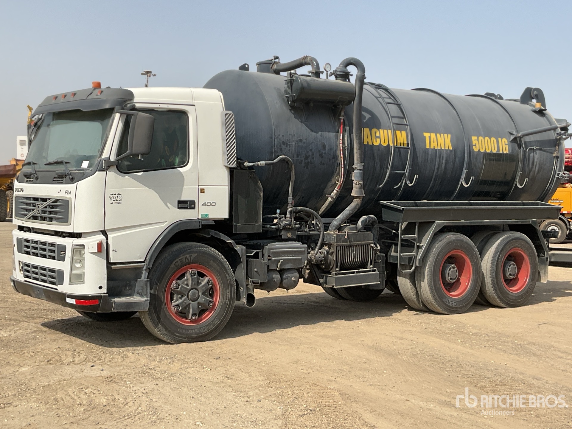 Fm400 2008 Volvo FM400 4x4 Vacuum Tanker Truck | Ritchie Bros. Auctioneers