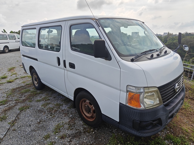 2012 年 Nissan CARAVAN Passenger Van