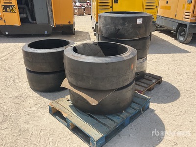 Quantity of (7) 40 x 16 x 30 Solid إطارات المعدات (Unused)