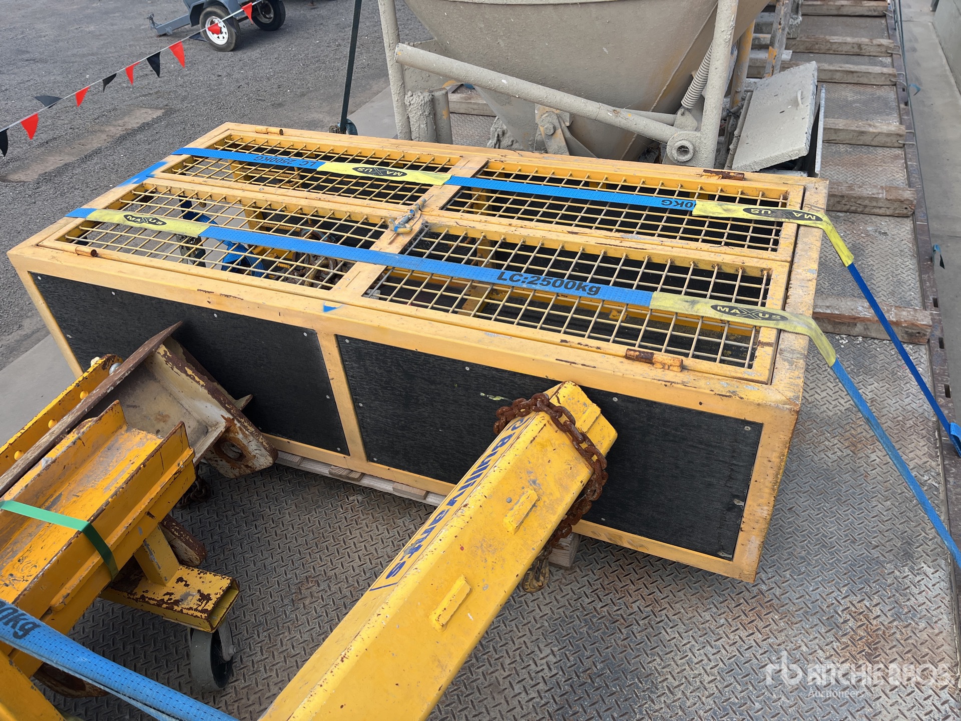 Crate ادوات صناعية متنوعة