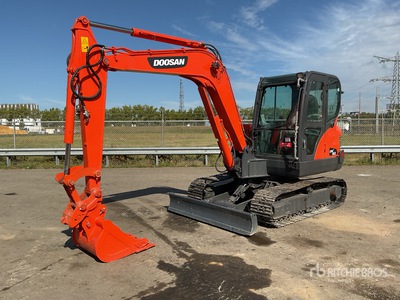 2022 Doosan DX60 Mini Excavadora