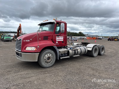 2016 Mack CXU613 Ciągnik siodłowy T/A z kabiną dzienną