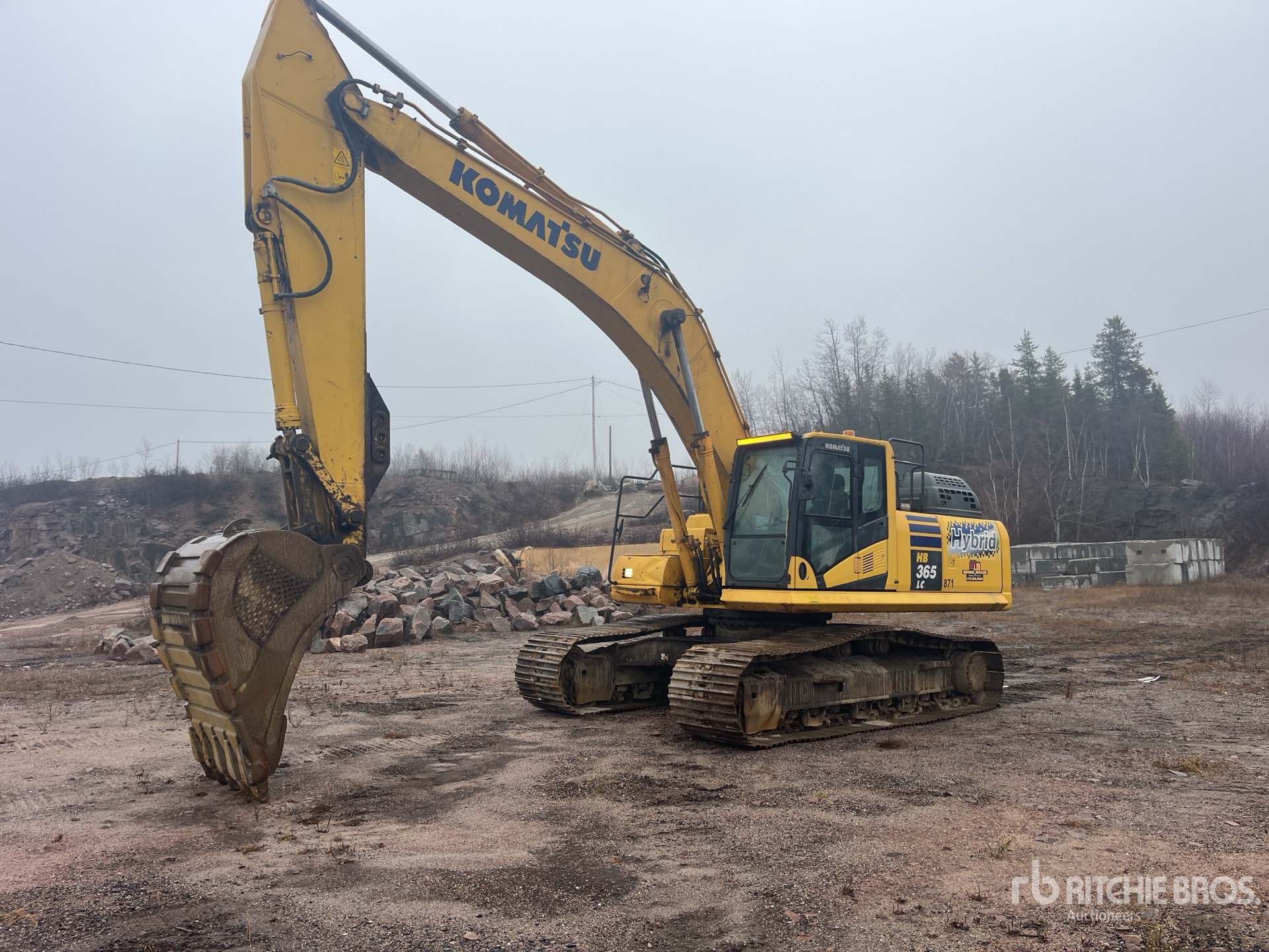 2018 Komatsu HB365LC-3 Hybrid حفارة بجنزير