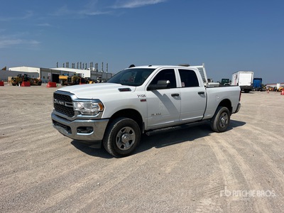 2021 Ram 2500 4x4 Crew Cab بيك اب
