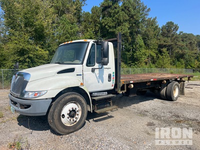 2012 International 4300 Deluxe 4x2 Camion à plateau basculant
