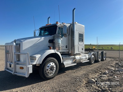 2013 Kenworth T800 Tri/A Sleeper Truck Tractor