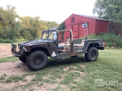 2010 AM General M1097R1 HMMWV 4 Door w/Truck Body