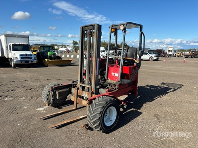2005 Moffett M5500 5500 lb 4x2 شاحنة مزودة برافعة شوكية