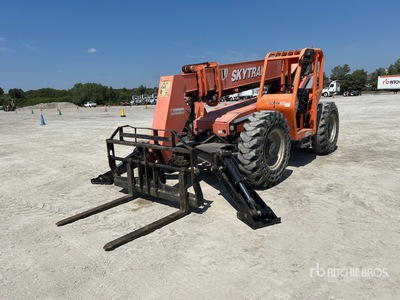 2013 SkyTrak 10042 を見 Telehandler