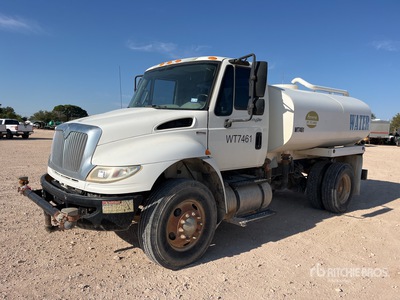 2014 International 4400 2000 gal 4x2 Water Truck