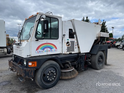 2000 Johnston Street Sweeper on 2000 Johnston Camion barredora