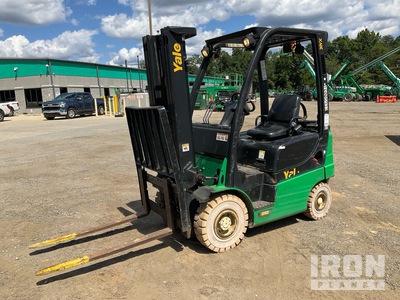 2018 Yale GTP030VX 2850 lb 4x2 Wózek widłowy terenowy