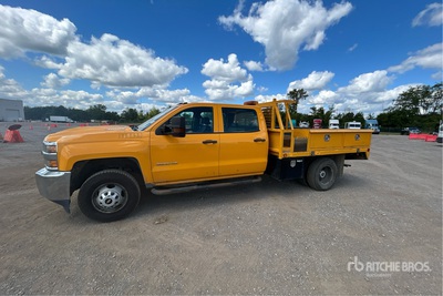 2017 Chevrolet Silverado 3500HD 4x2 Crew Cab شاحنة مسطحة