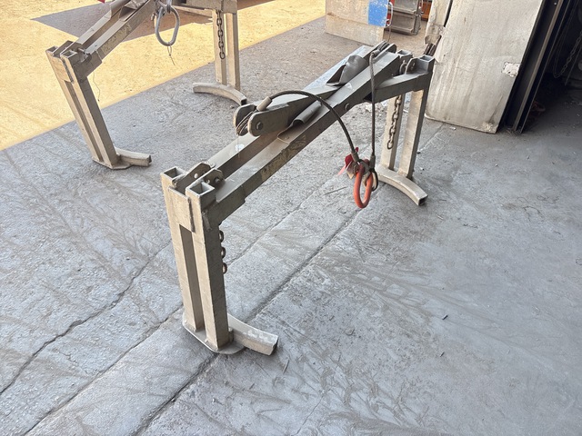 Crash Attenuator Lifting Device Crash Attenuator Lifting Device