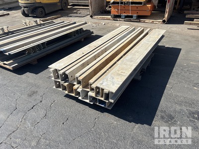 Quantity of (10) Qty of 10 8 ft HC Vertical Rail Vertical Rail Divers - Matériaux de construction