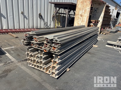 Quantity of (42) Qty of 42 16 ft Vertical Rail Vertical Rail Divers - Matériaux de construction