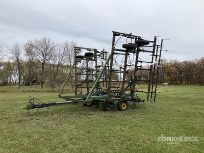 John Deere 1610 36 ft Cultivator