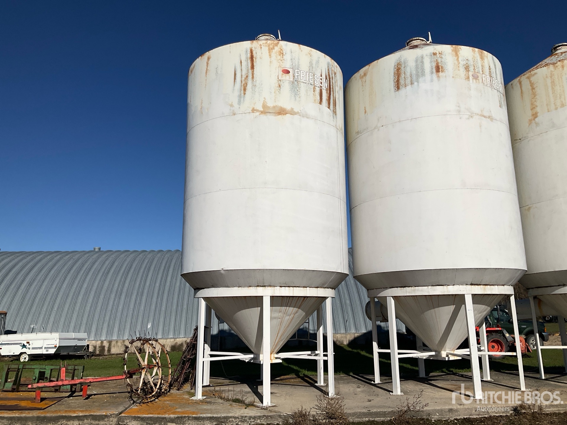 Friesen +/- 1700 bu Hopper Grain Bin