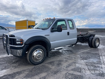 2006 Ford F-550 XLT 4x4 Extended Cab Cab and Chassis