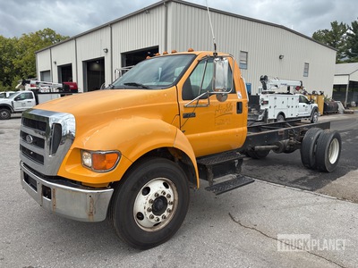 2005 Ford F-750 XL 4x2 Cab and Chassis