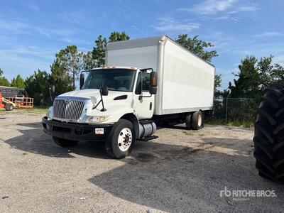 2015 International 4300 4x2 Camion fourgon