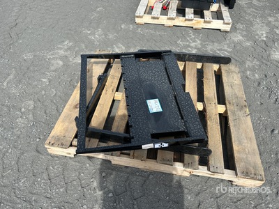 2025 GIYI GY-XHC 29 in Mini Skid Steer Forks (Unused)