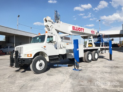 1998 Elliott ECI5105H3H 100 ft on 1999 International 4900 6x4 Camion con Canastilla / Bucket Truck