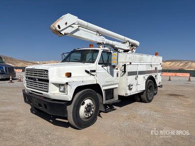 Altec A0 300 36 ft on 1988 Ford F800F 4x2 Autocarro con braccio sollevamento