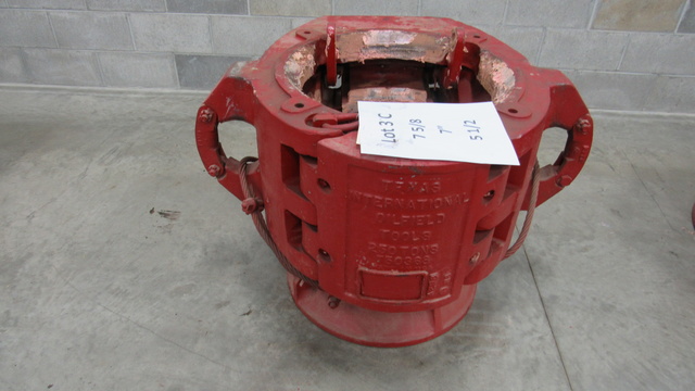 Elevator, Texas International 7-5/8in, 250 Ton, w/Top & Bottom Guides Elevator, Texas International 7-5/8in, 250 Ton, w/Top & Bottom Guides