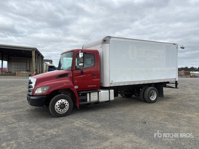 2017 Hino 258 4x2 Camion fourgon