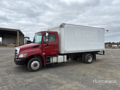 2017 Hino 258ALP 4x2 Furgoneta caja cerrada