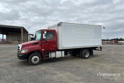 2017 Hino 258 4x2 Furgoneta caja cerrada