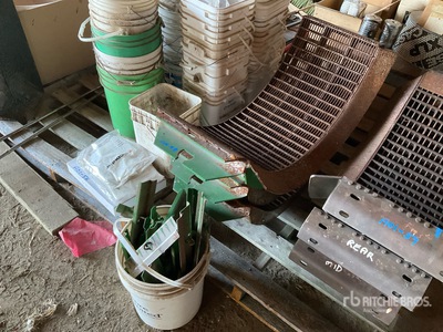 Quantity of (3) John Deere Small Wire الرف الجامع - Fits John Deere 9760