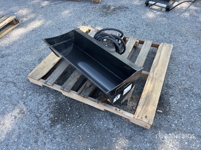 2025 GIYI GY-D3T 32 in Hydraulic Tilting Godet de pelleteuse - Fits 3 - 5 ton (Unused)